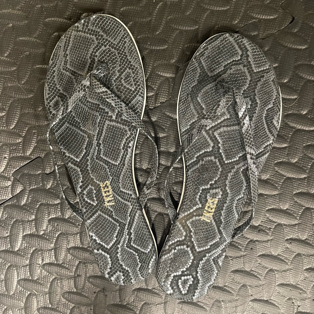 Tkees, size 8. Never worn, snake print, leather